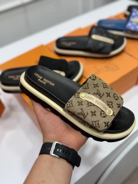 LV SLIPERS